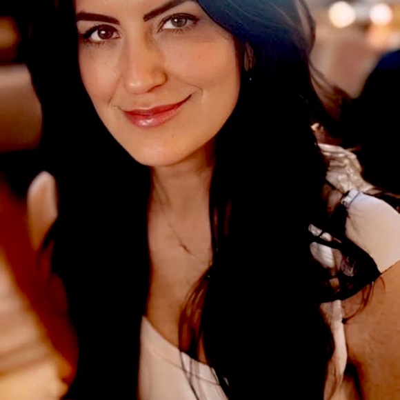 Meet your Posher, Kimberly - Picture 2 of 9